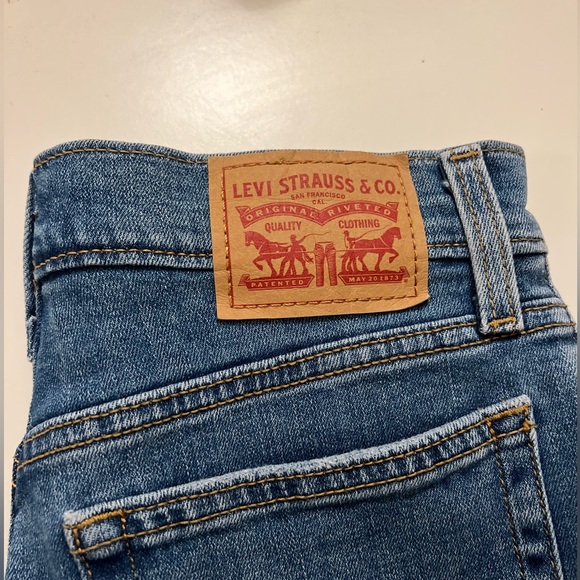 Levi’s Distressed Jean Shorts - Picture 1 of 4